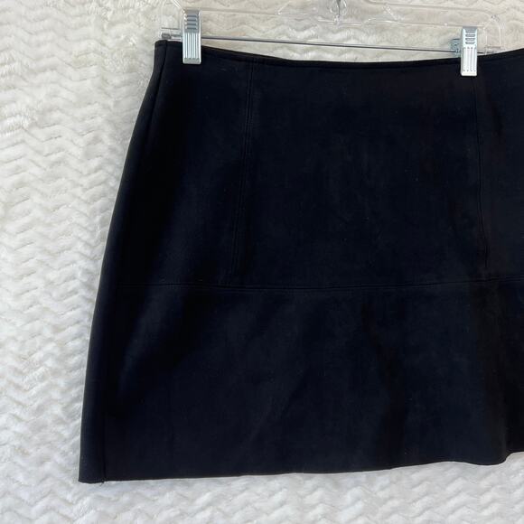Kendall & Kylie Faux Suede Black Exposed Bronze Zipper Mini Skirt Size Medium - Picture 3 of 9